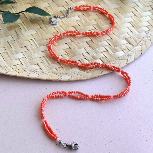 Colier la baza gatului din margele coral de sticla, accesoriu boho de vara pentru femei, handmade, lucrat manual,