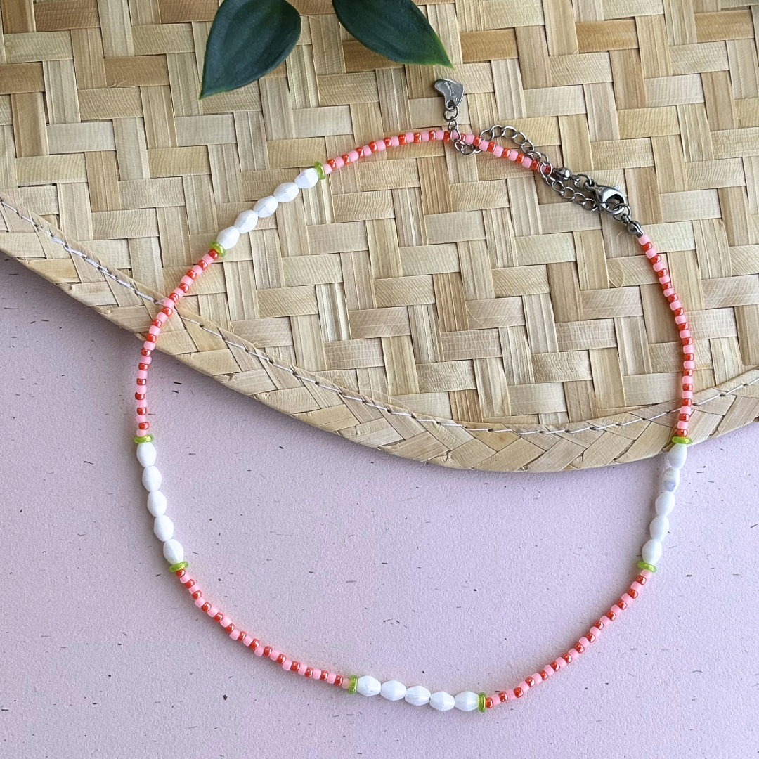 Colier subtire la baza gatului din margele roz coral, albe si verzi cu accesorii metalice din otel inoxidabil margele de sticla realizat manual choker roz